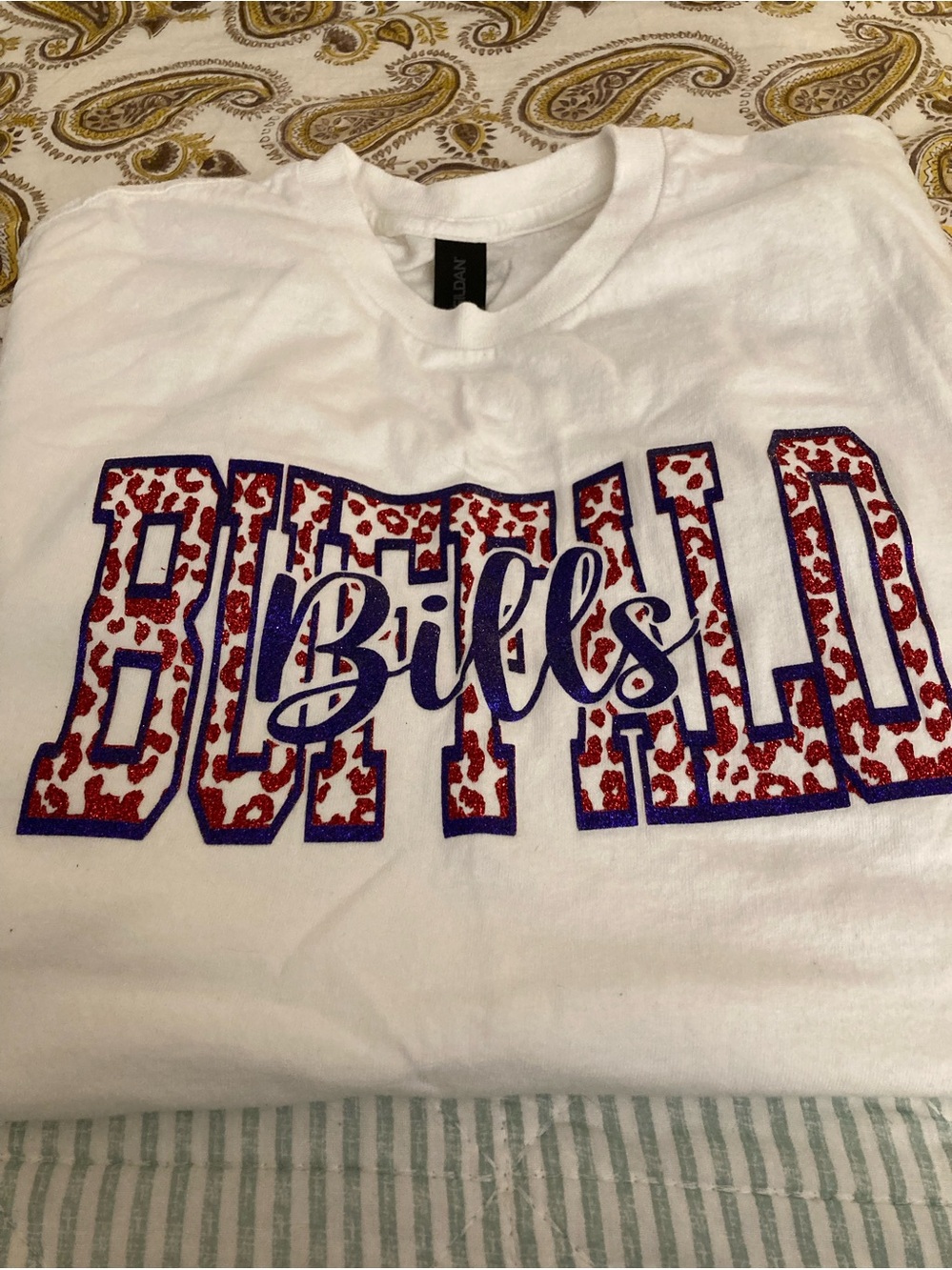 NWOT BUFFALO BILLS Sparkling Front Logo Sz small GILDAN Heavy Cotton